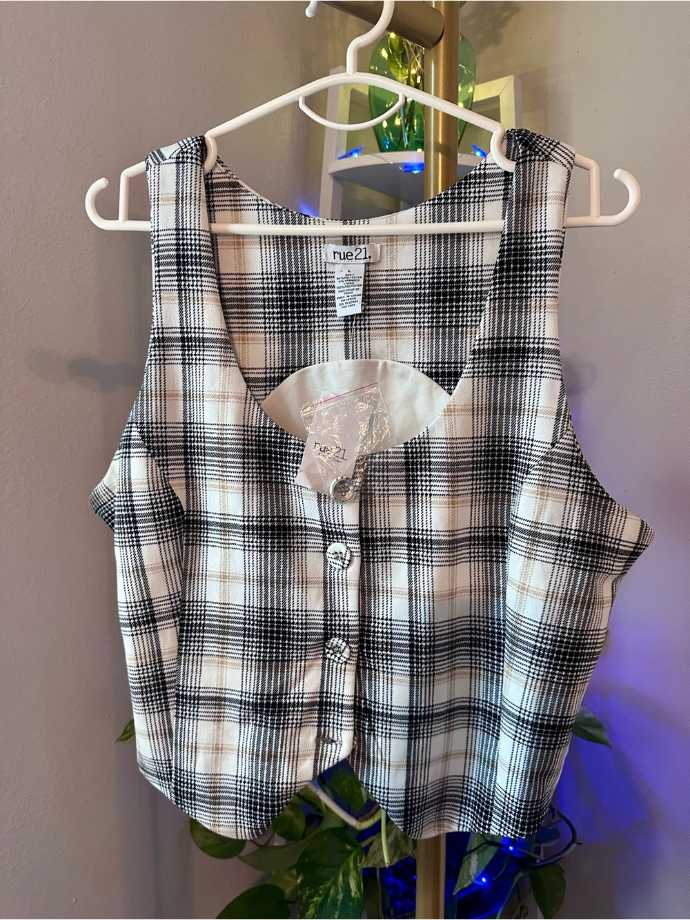 rue21 Black and White Plaid Sleeveless Button Vest